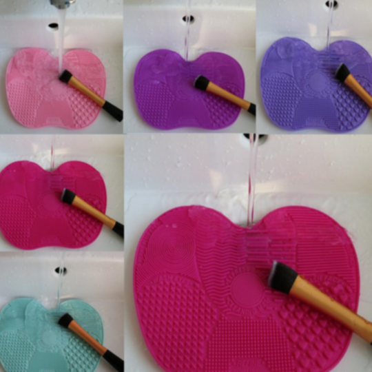 Silicone makeup brush cleaning pad